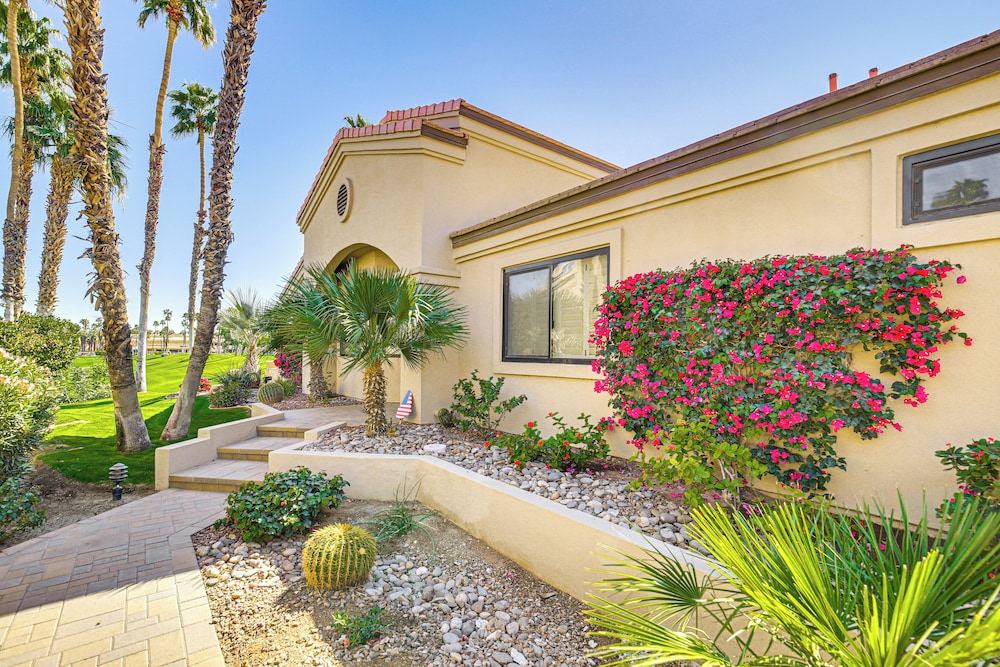 Community Pools & Golf Views: Palm Desert Condo!