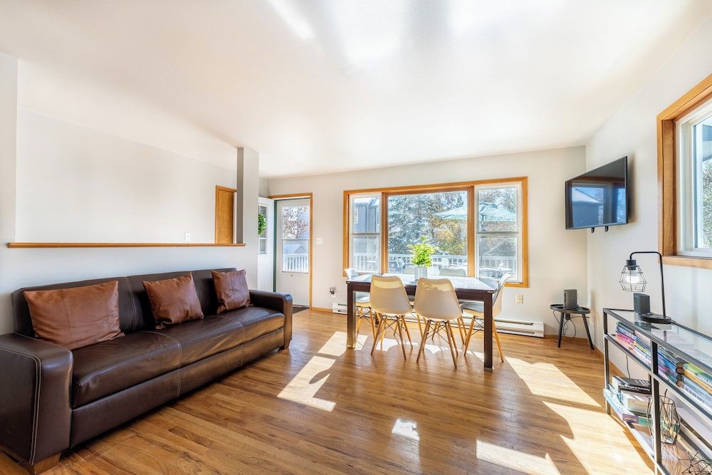 345 Rainbow Court