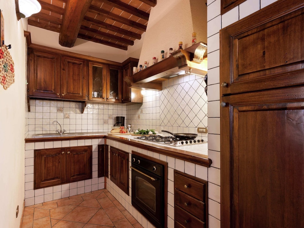 Modern Holiday Home in Foiano Della Chiana With Pool