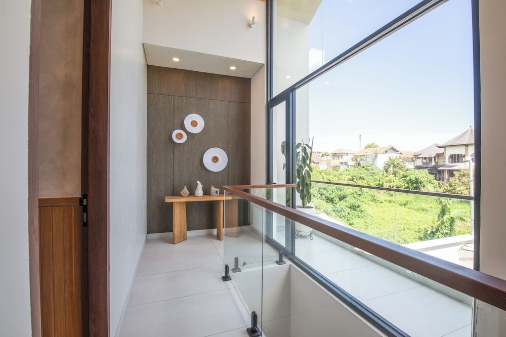 Elegant 3BR Escape Canggu AC 5min Shore