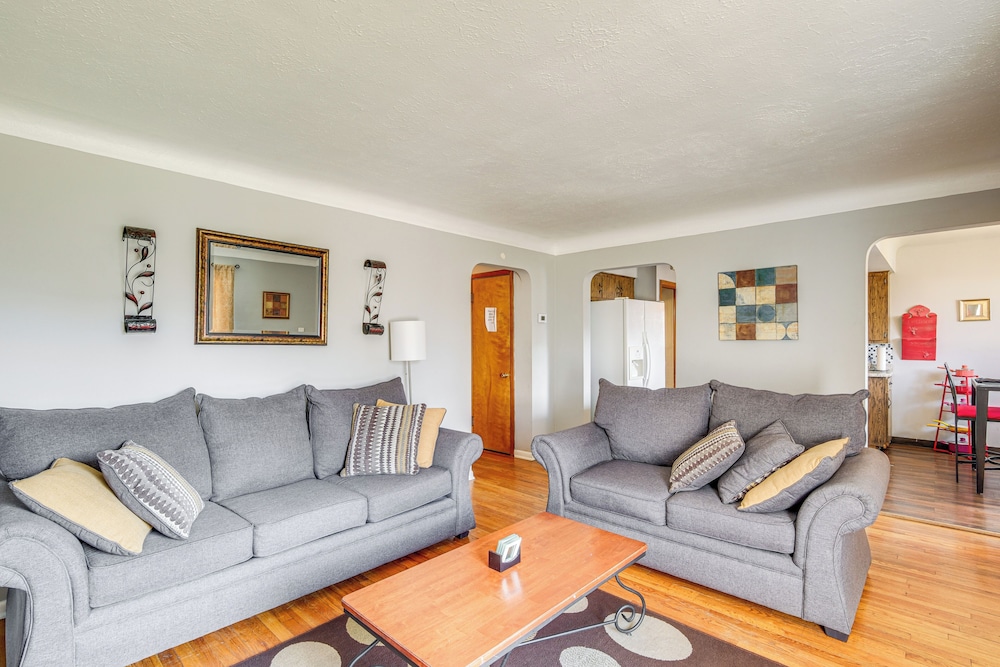8 Mi to Dtwn Cleveland: Quiet Home w/ Fenced Yard