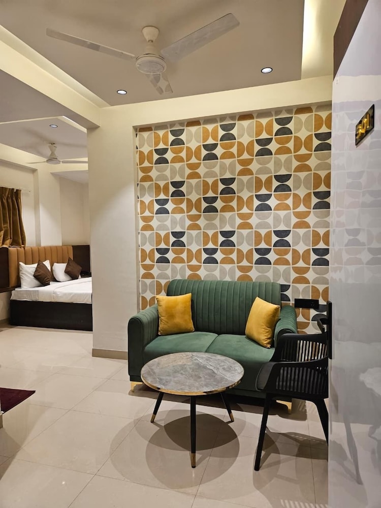 Hotel lotus exicutive