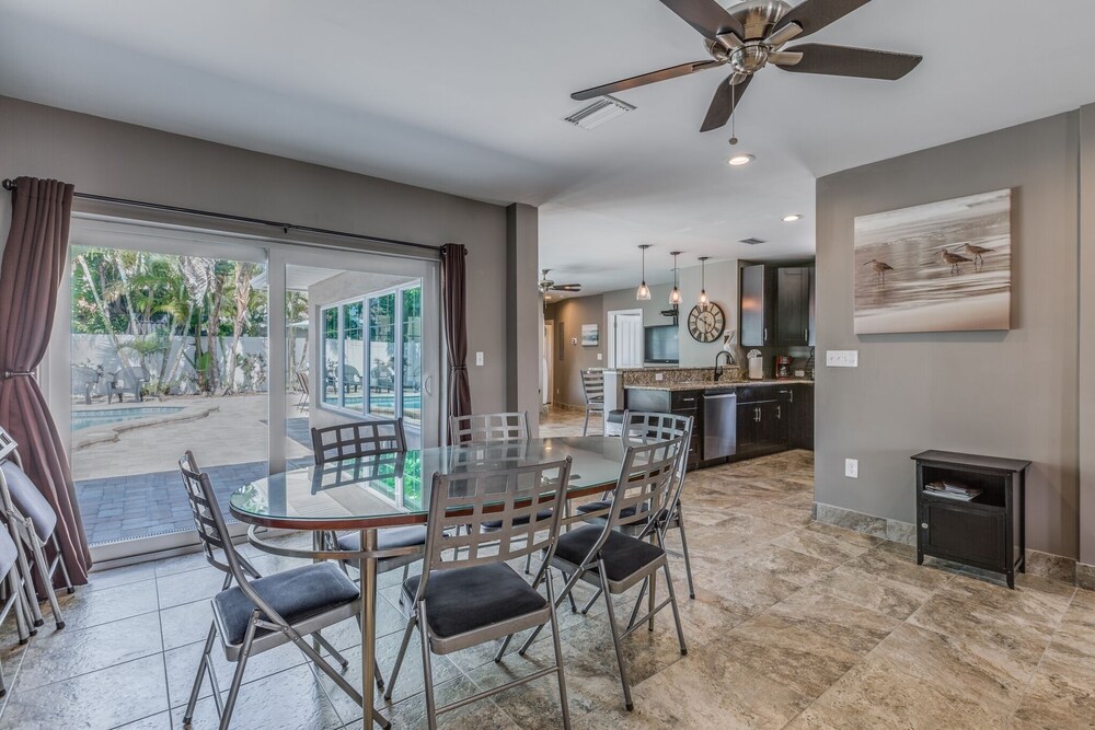 Summer Breeze 7 Bedroom Home by Redawning - Image 2