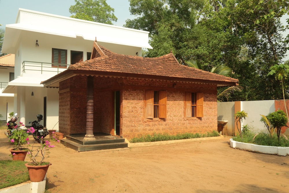 OYO 8839 near Vadackal beach Road