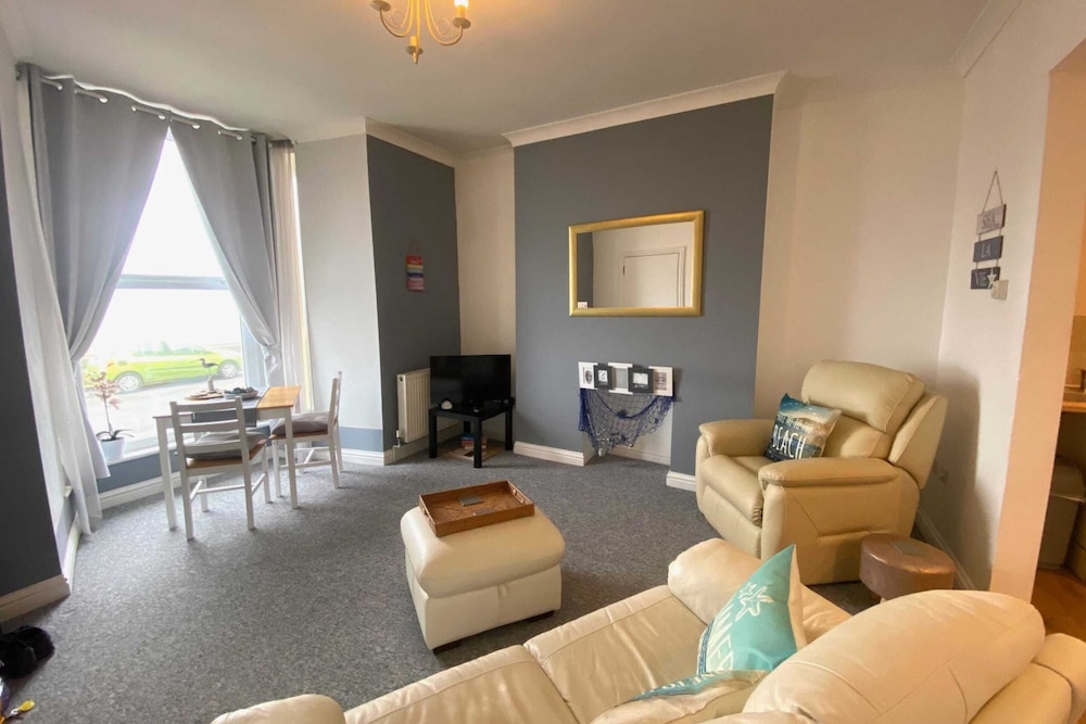Beachfront Bolthole With Seaview in Idyllic Hythe view 4