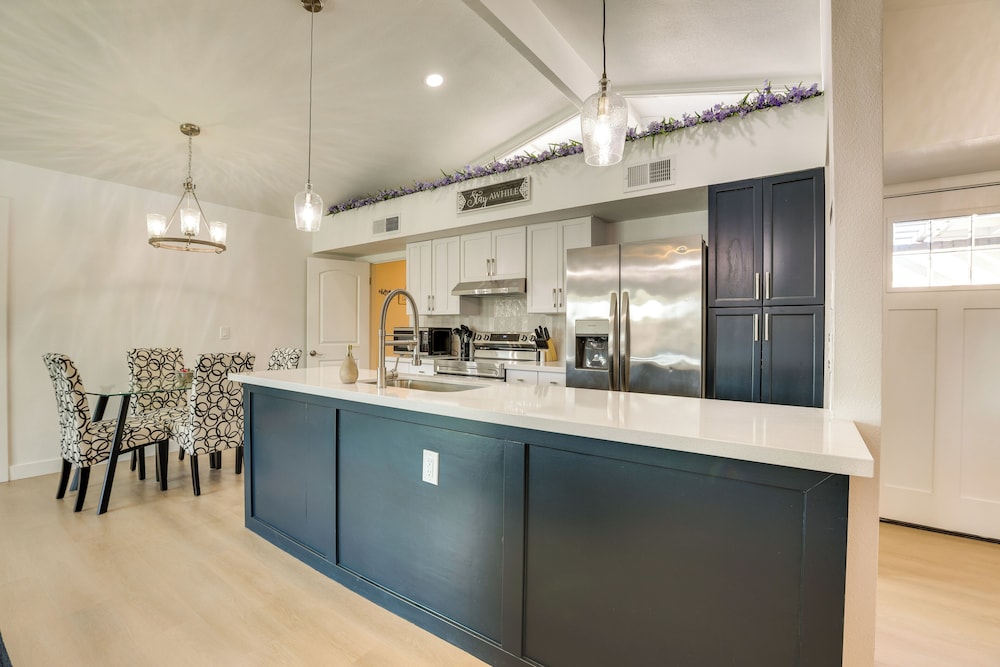 11 Mi to Dtwn Phoenix: Main House w/ Outdoor Oasis