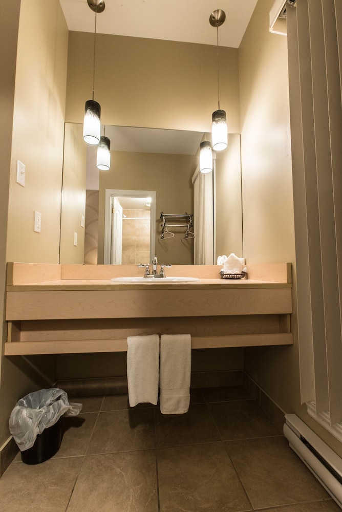 Falcon Motel Brossard