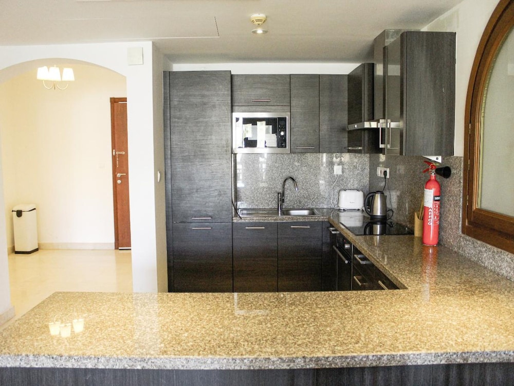 Marina Breeze 2-bedroom Retreat