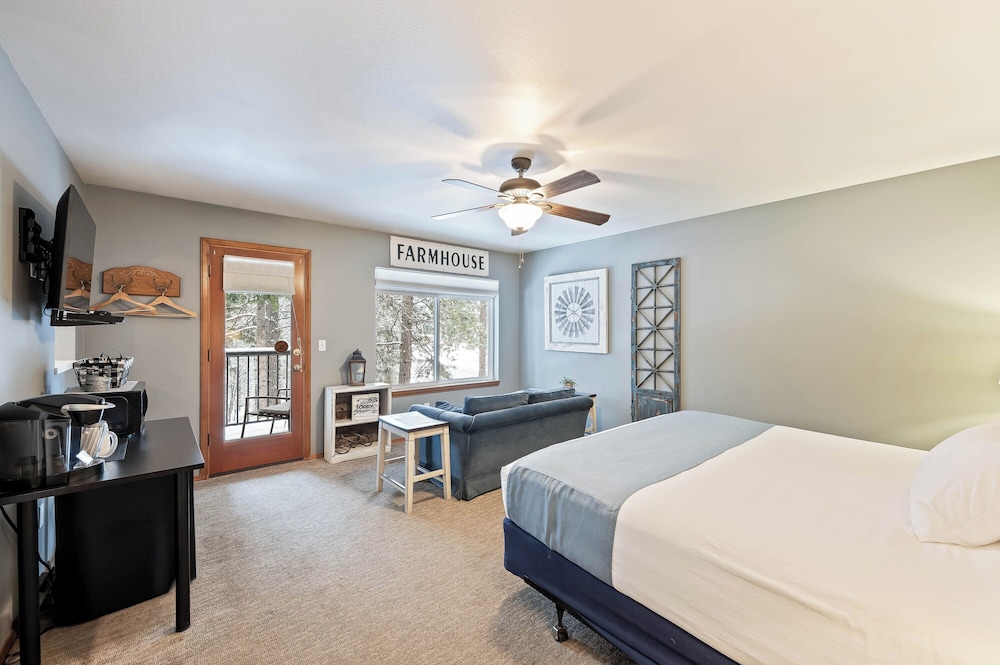 All Seasons River Inn