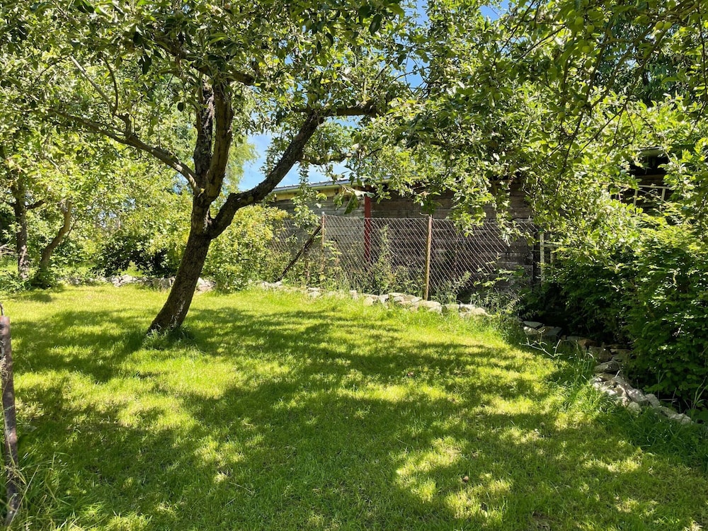 Retreat With Garden & Family Amenities
