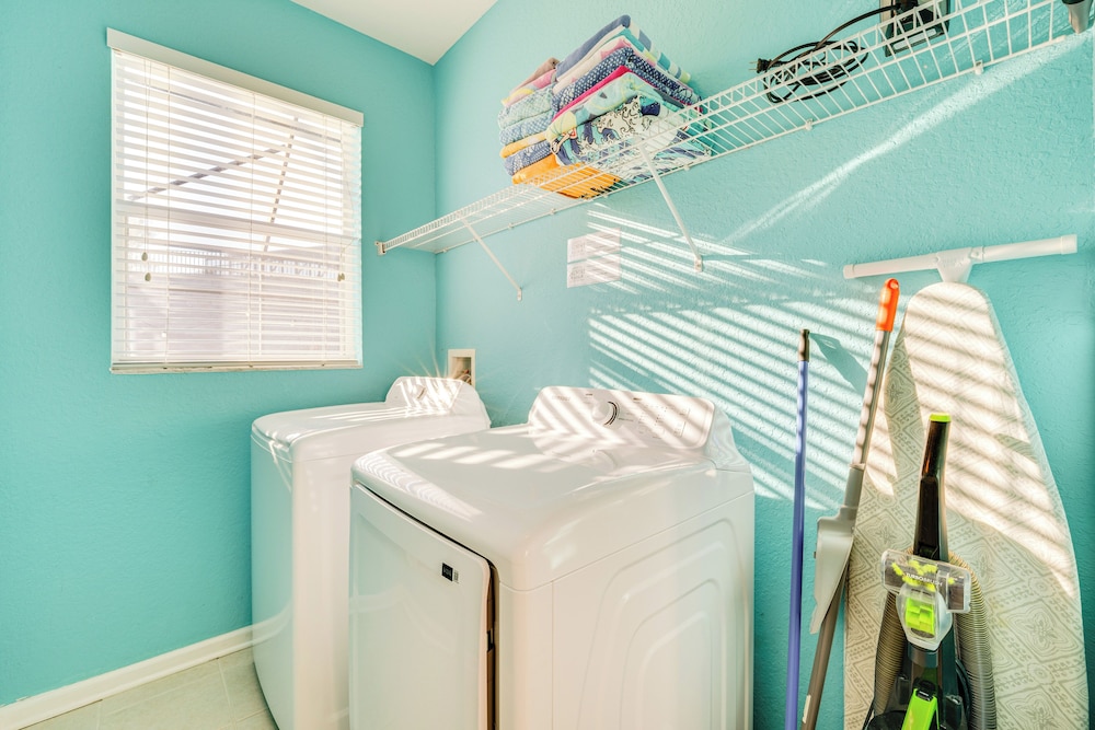 3 Mi to Disney: Family-friendly Home!