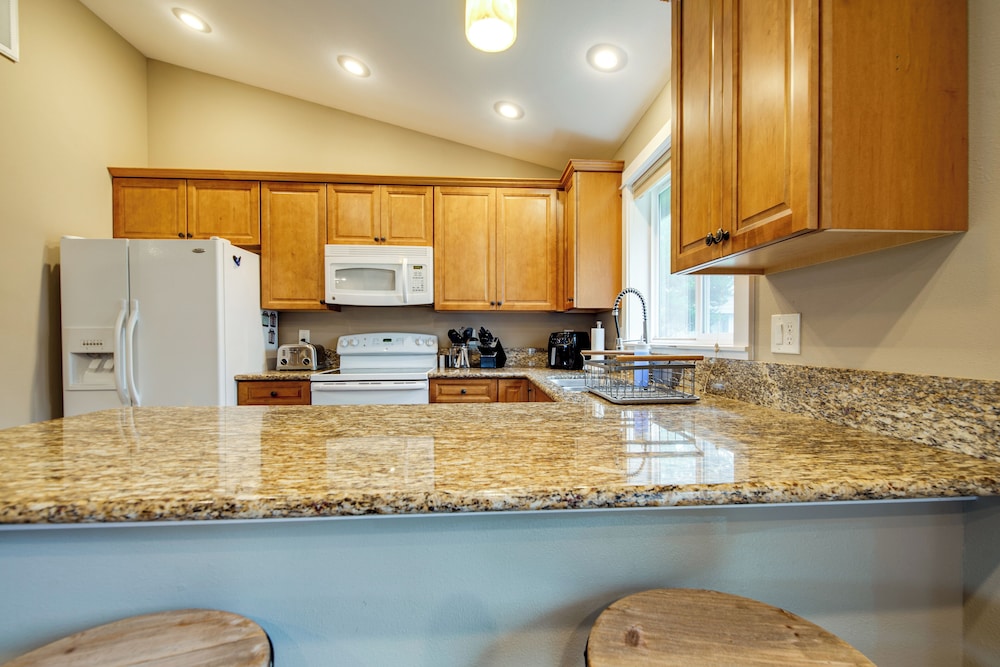 < 2 Blocks to Beach! Pet-friendly Home in Moclips