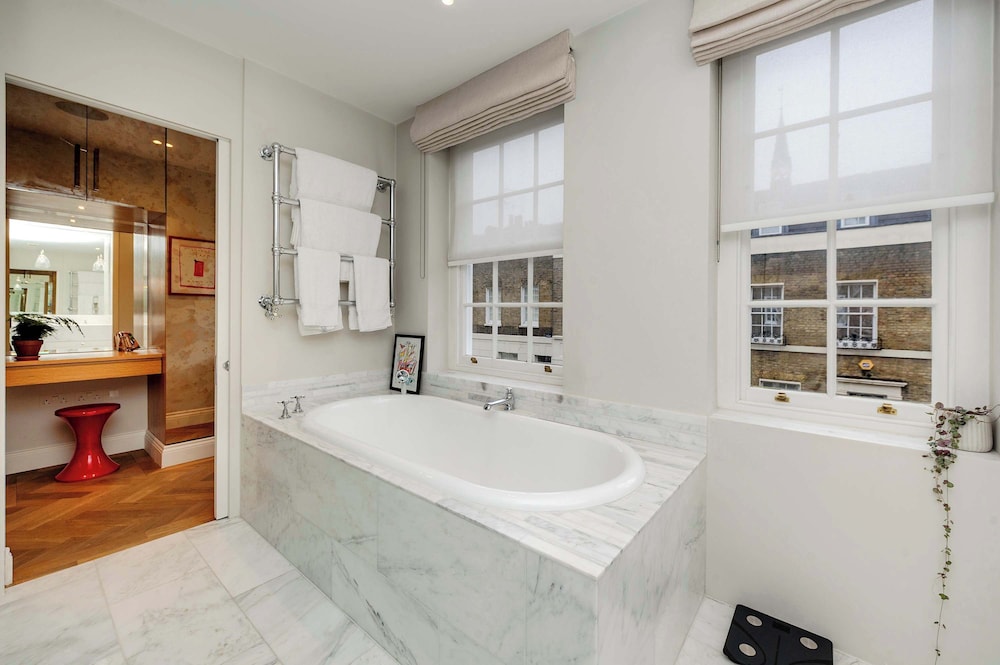 Gorgeous 3 bed House in Sloane Square With Garden