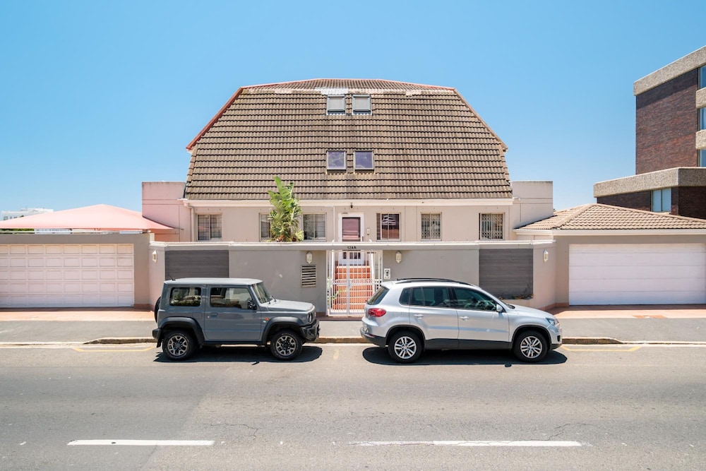 Green Point Modern 2bed Apartment Azura Atlantic