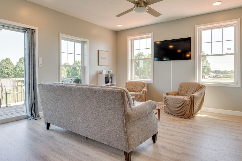 Pet-friendly Countryside Retreat in Whiteland!