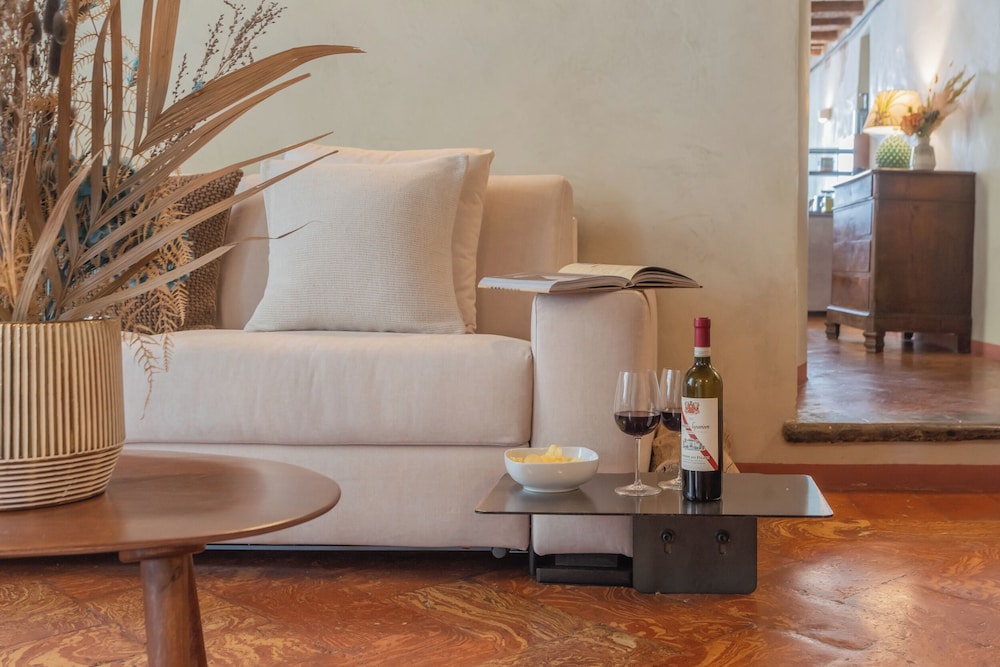 Pantero Apartment by Rent all Como