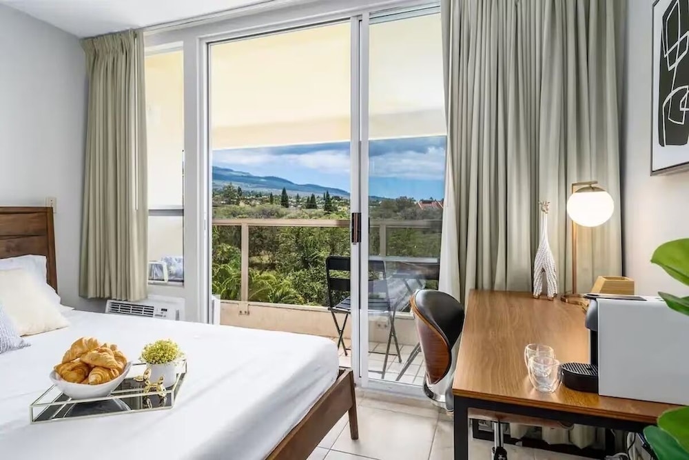 Signature Residences at Maui Banyan