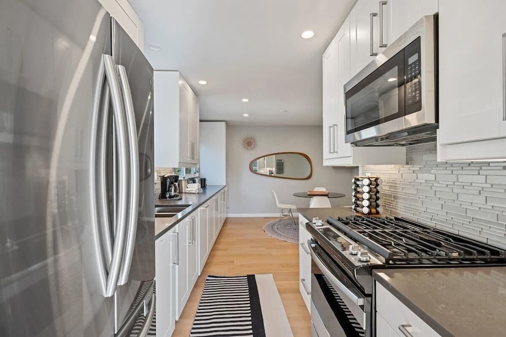 @ Marbella Lane - Chic Abode W/mountain Skyline