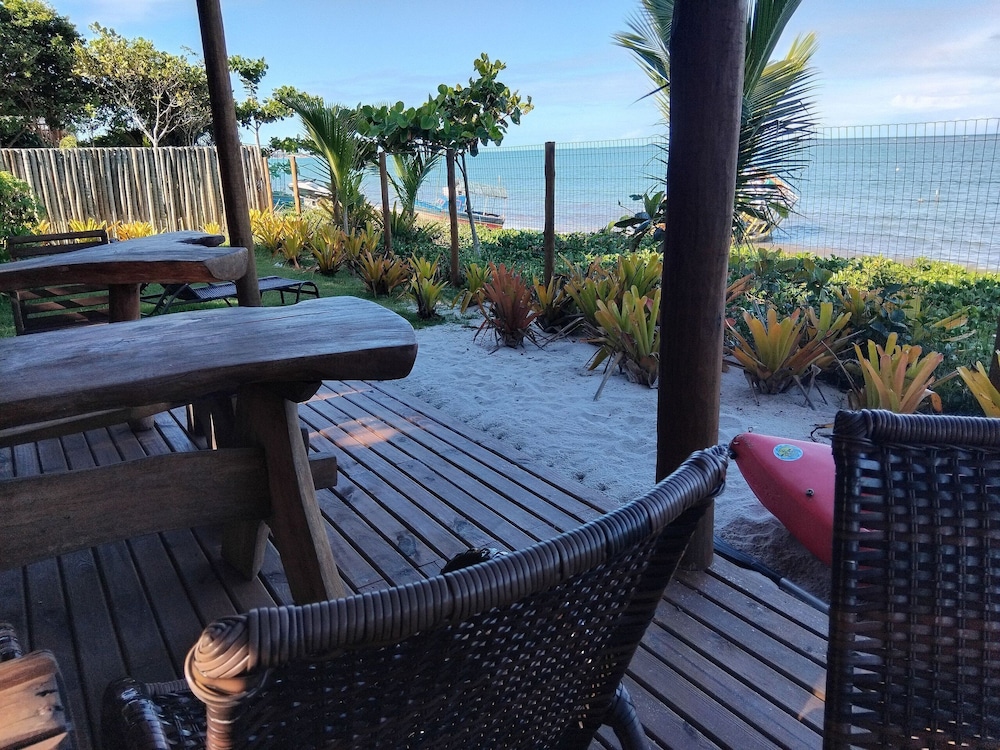 Beachfront Cabins in Bahia – OTX