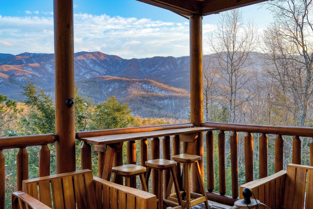 American Dream by Avantstay Deck w/ Views Theater, Game Room, Community Pool