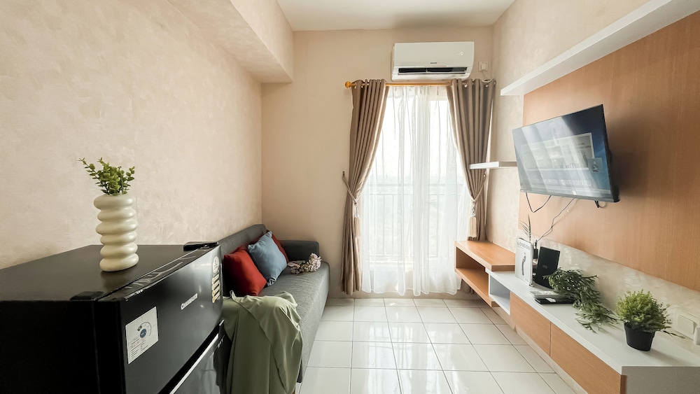 Minimalist 2Br Apartment At Podomoro Golf View