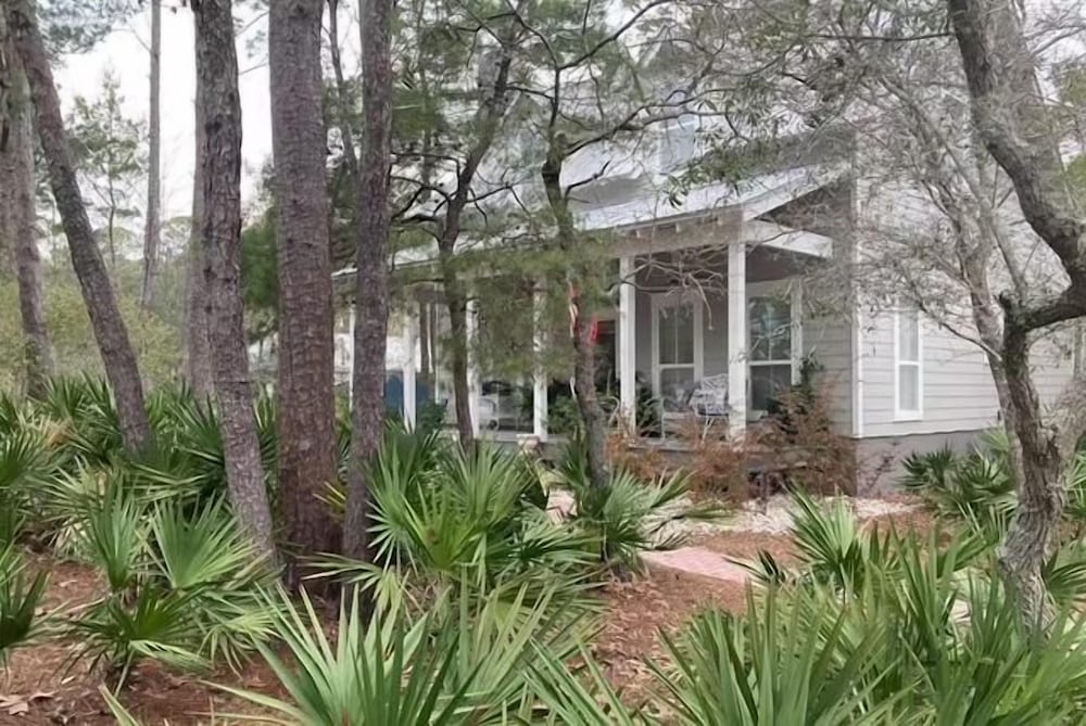 Under the Oaks Cottage in Blue Mountain Beach