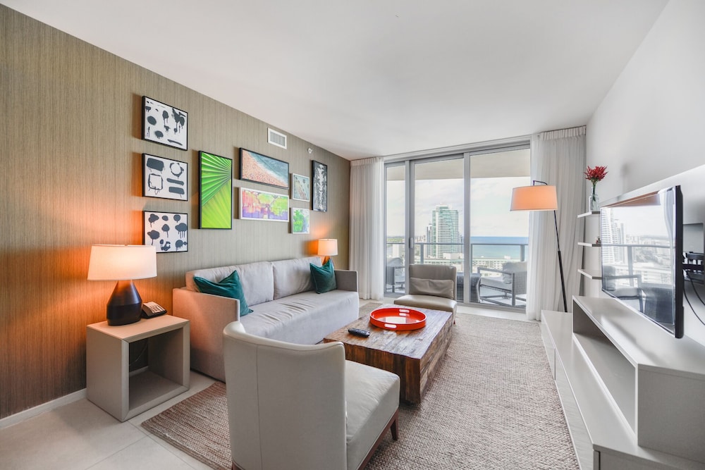 Luxury Condo at Hollywood Beach - Image 4