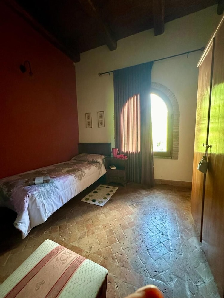 Room in Guest Room - B&B Love - Country House, Room Rent- Roma