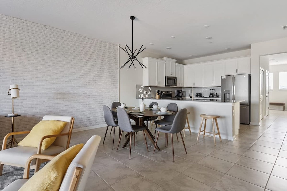 3BR up to 8 People at Champions Gate