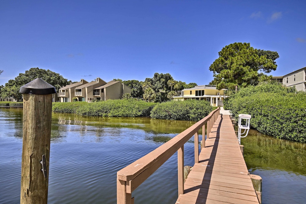 Longboat Key Resort Escape - Walk to the Beach!