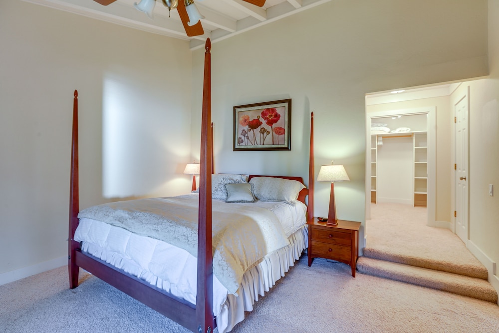 Spacious Tahoe City Retreat < 2 Mi to Lake Tahoe! view 5