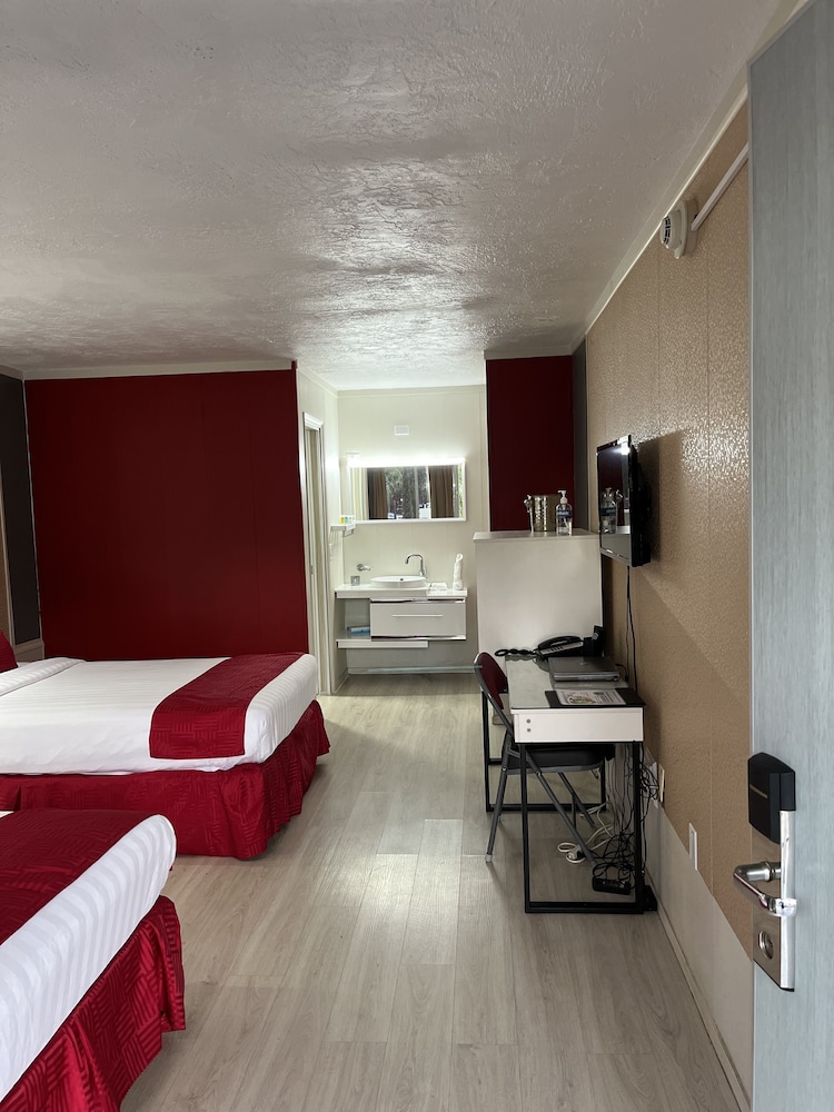 Travelodge by Wyndham Orlando / Heart of International Drive
