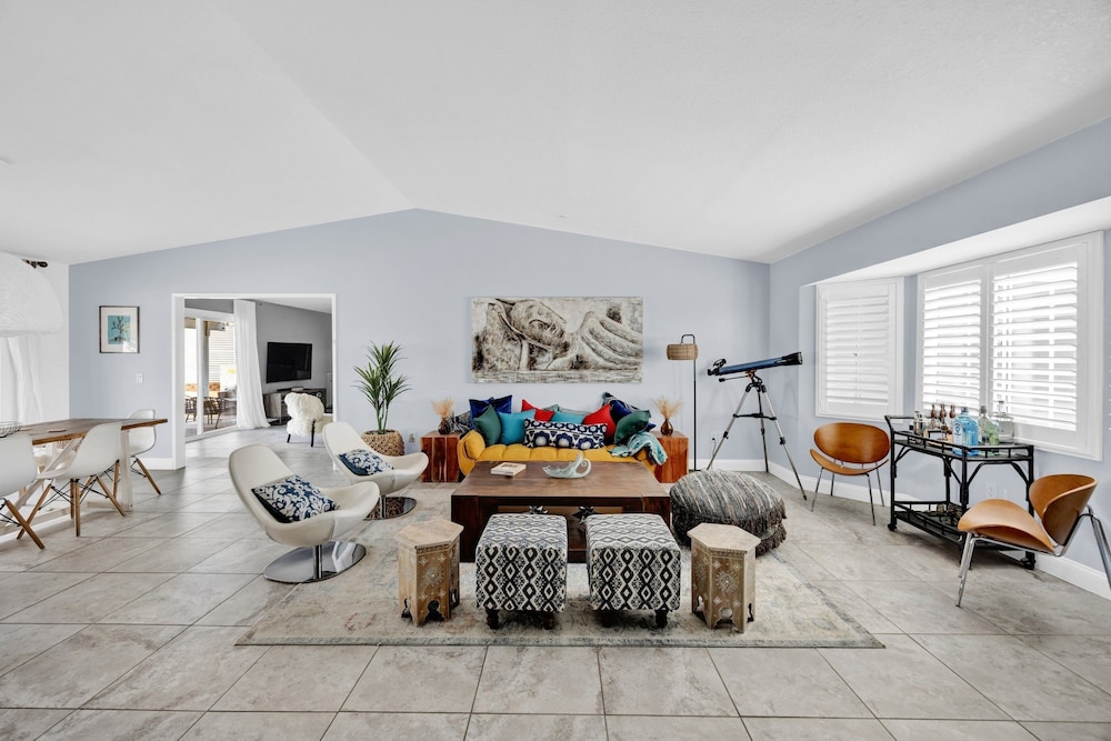 Casa Cosmic - Hot Tub & Fire Pit 3 Bedroom Home
