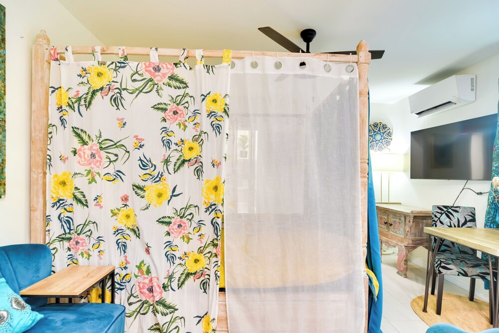 3 Mi to Vinoy Park: St Petersburg Gem w/ Patio!