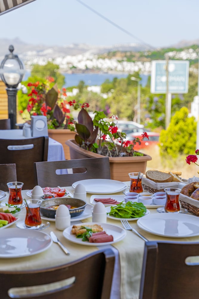 Queen Boutique Hotel - Image 51