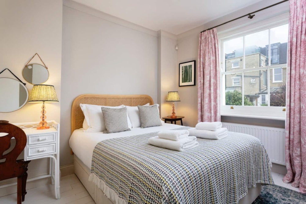 Stunning 2 Bed Apt W Garden in Clapham