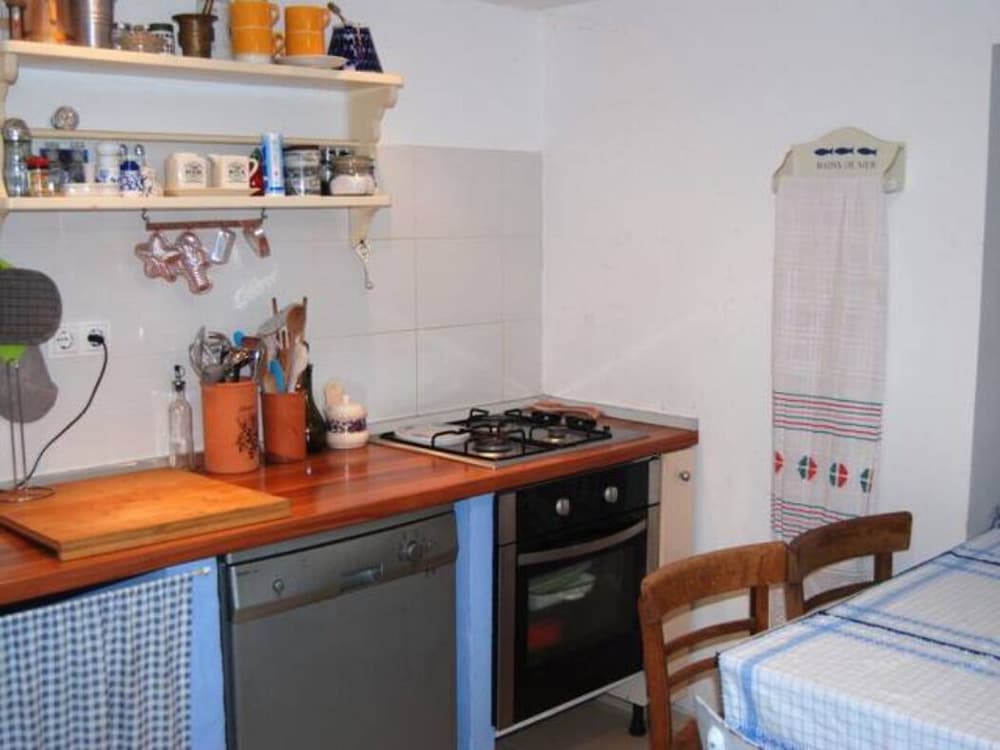 Charming Holiday House Antique, Sleeps 7 view 4