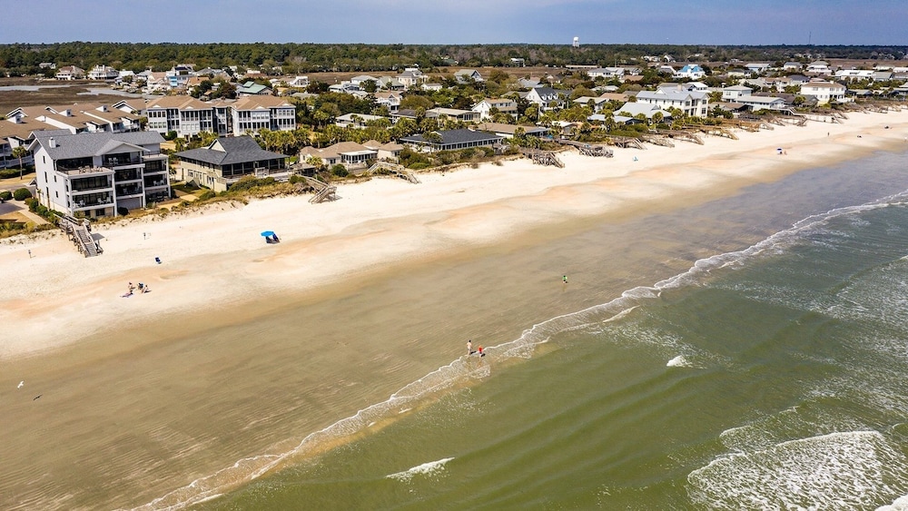 Penthouse Oceanfront Villa At Inlet Point On Litchfield Beach 3 Bedroom Condo by RedAwning