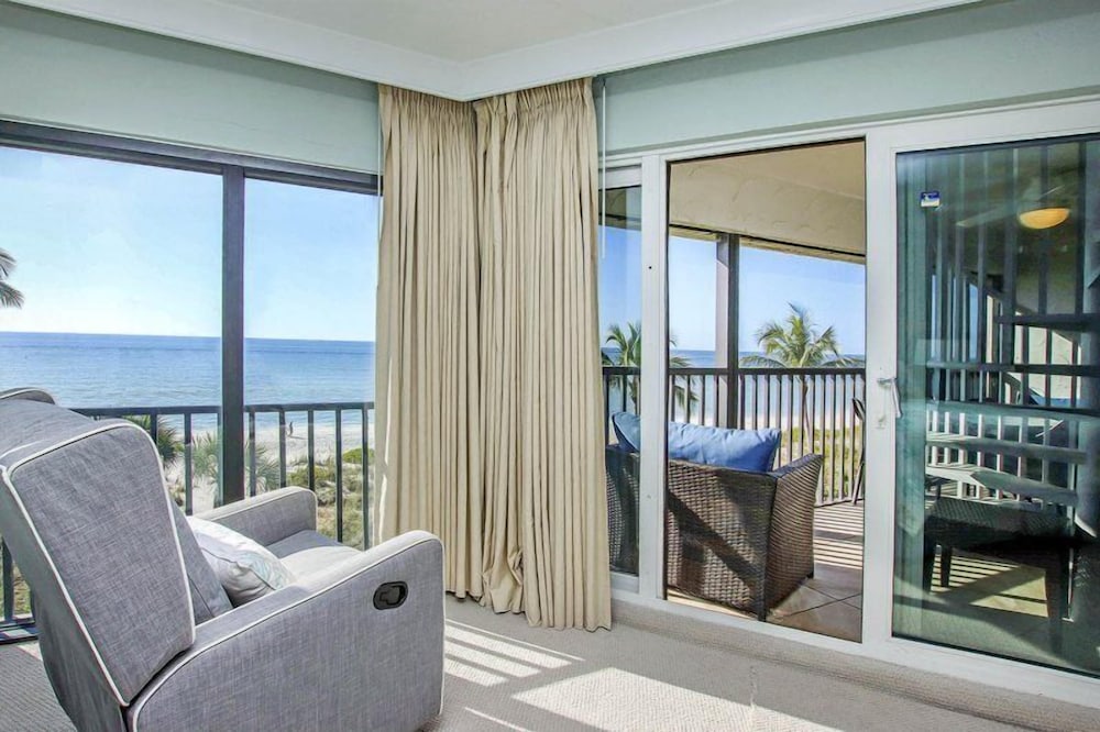 Pointe Santo Condos by Dream Vacation Rentals