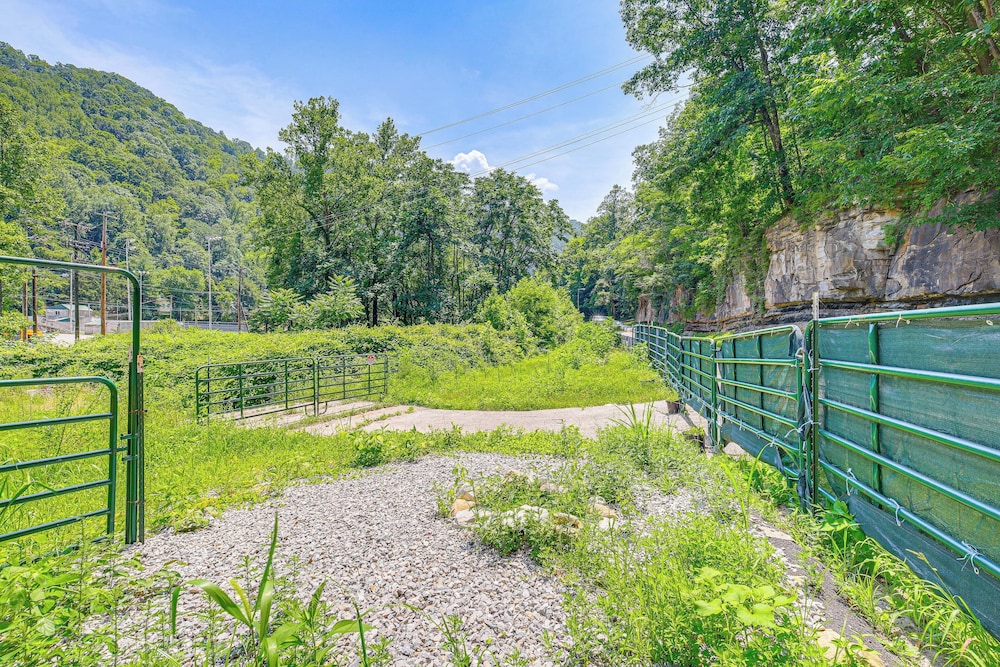 ATV Escape Near Hatfield-mccoy Trails in Matewan!
