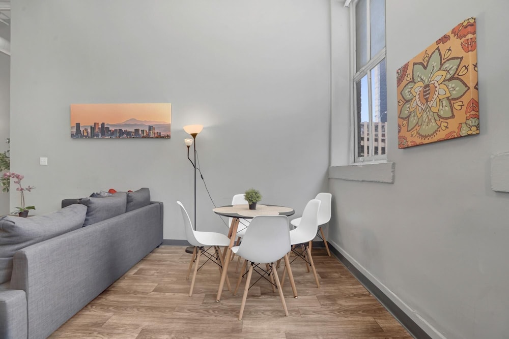 Comfortable 1BR Apt in Historic Downtown Building