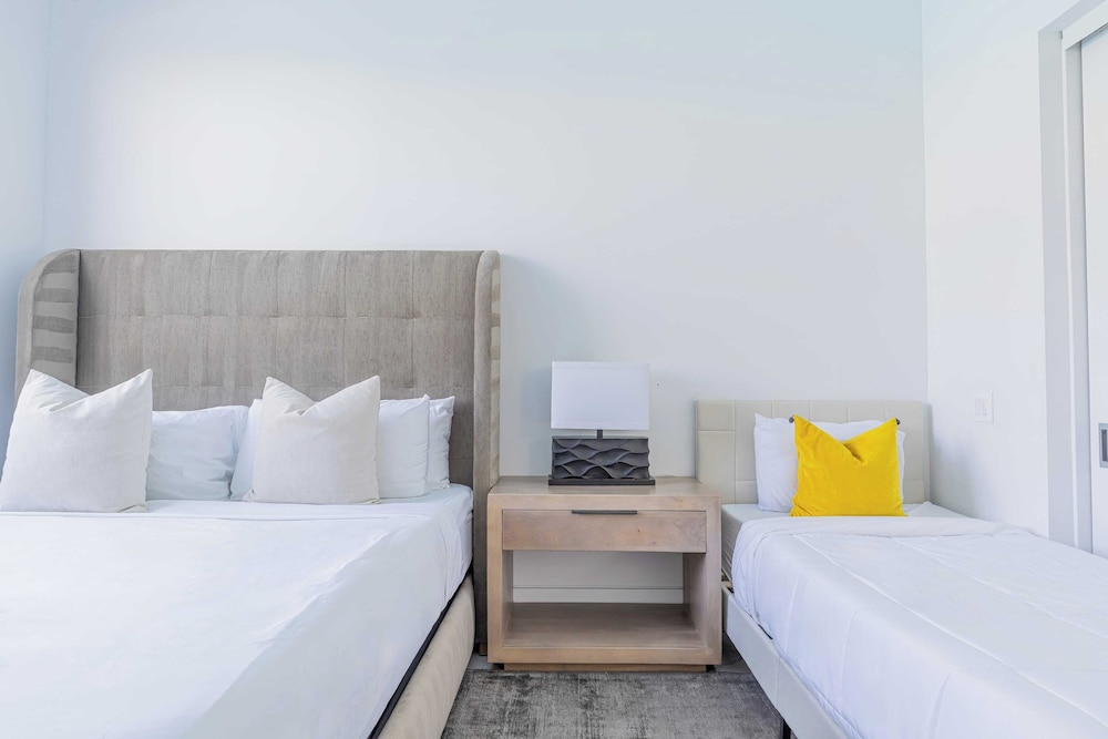 Sleeps 28 2 Luxe Villas w/ Pickleball Court Bravo Villas Dorada by Avantstay