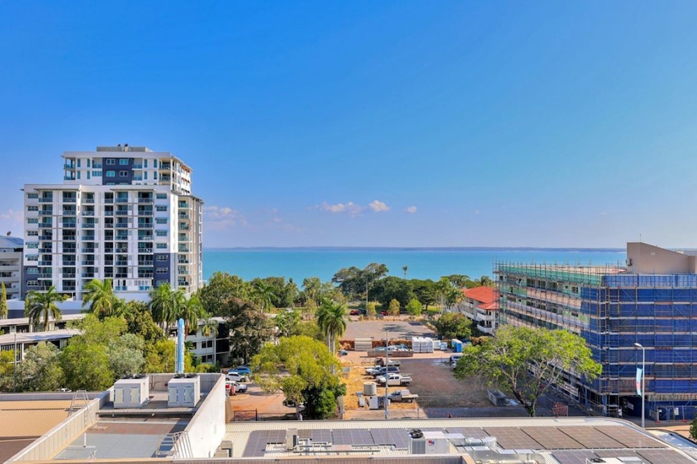 Stylish 1-bed Darwin City Stay With Balcony Views