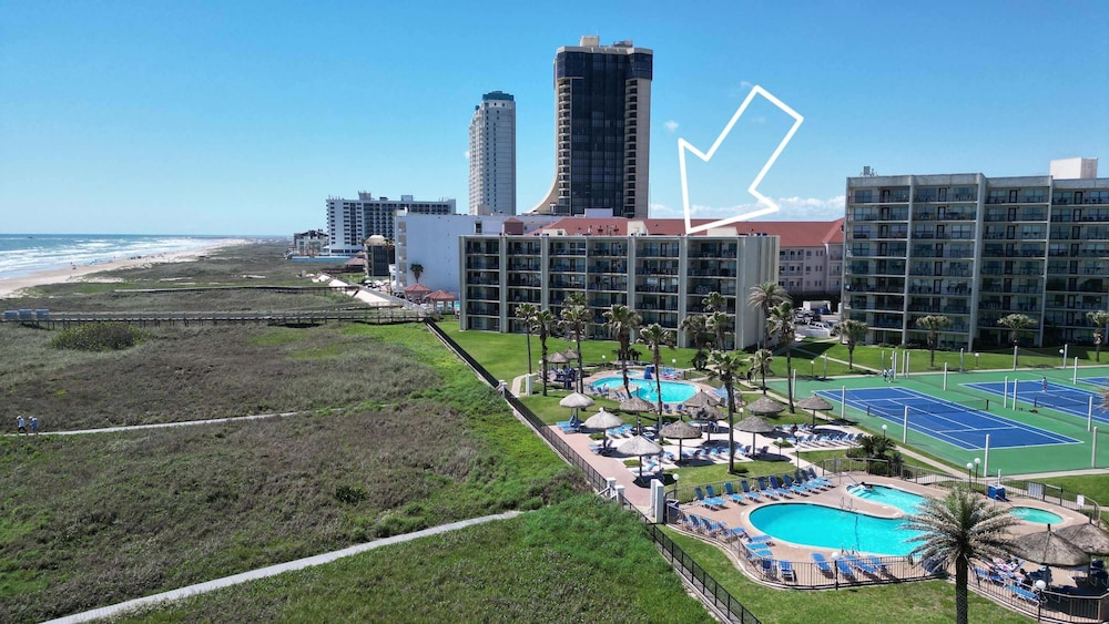 Sleeps 10 Direct Beach Heated Pool 3 Bedroom Apts