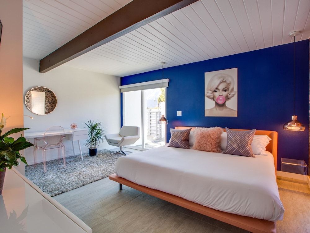 Bubble Gum Modern Holiday home 3 view 2