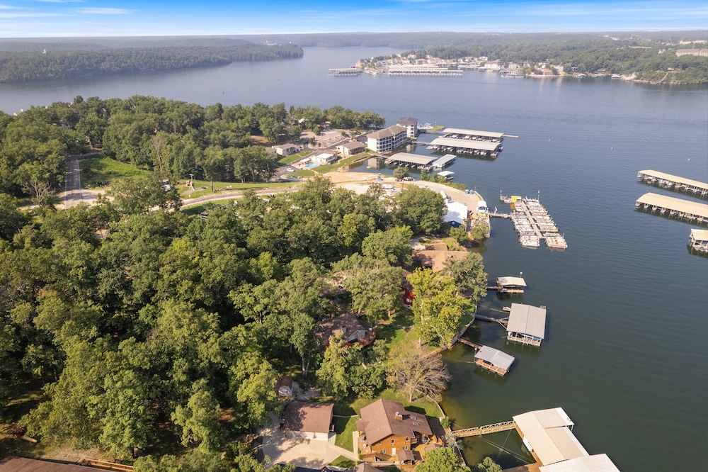 Lakefront Oasis With Skylights & Covered Boat Slip For Extra Adventure