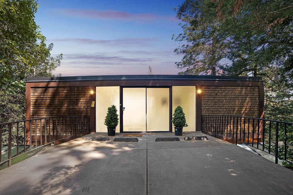 Mill Valley Treehouse 5 Bedroom Home by RedAwning view 3