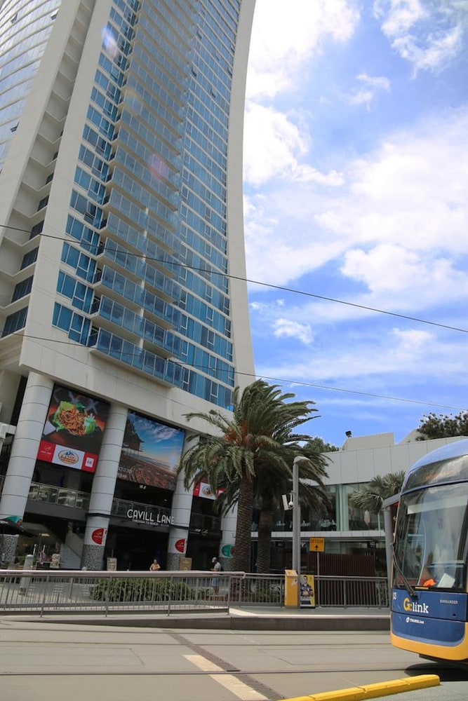 Pelicanstay Surfer Paradise Condo Hotel