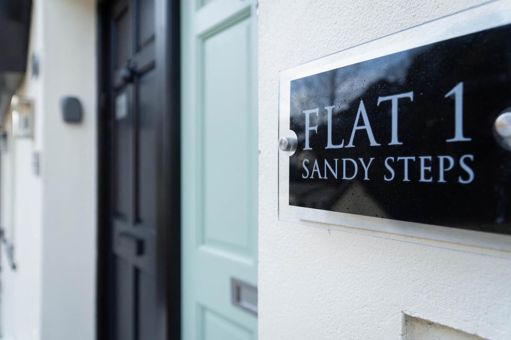 Sandy Steps - 1 Bedroom Apartment - Tenby