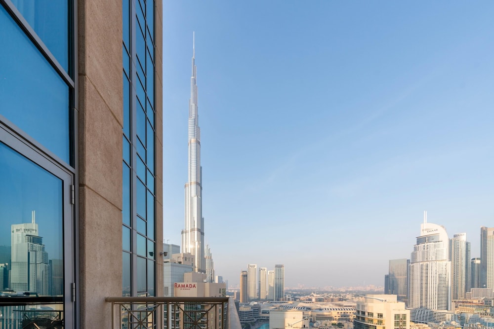 Luxury 2BR Downtown Apt With Burj Khalifa View